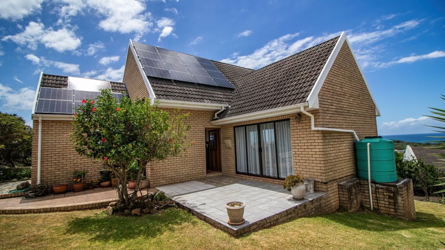4 Bedroom Property for Sale in Cove Rock Eastern Cape